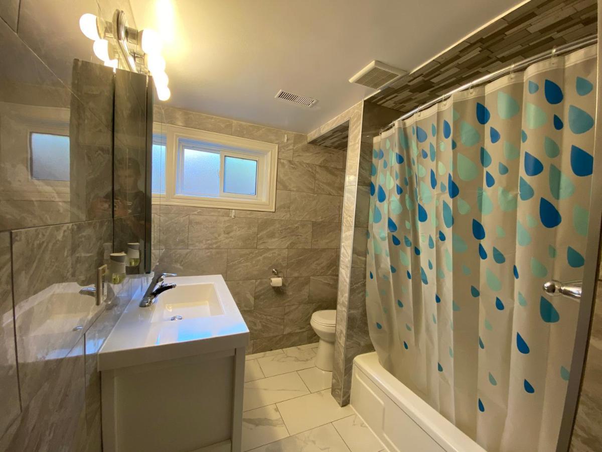 تورونتو Yonge And Finch Subway !S Spacious And Modern Private Bd With Shared Bathroom المظهر الخارجي الصورة